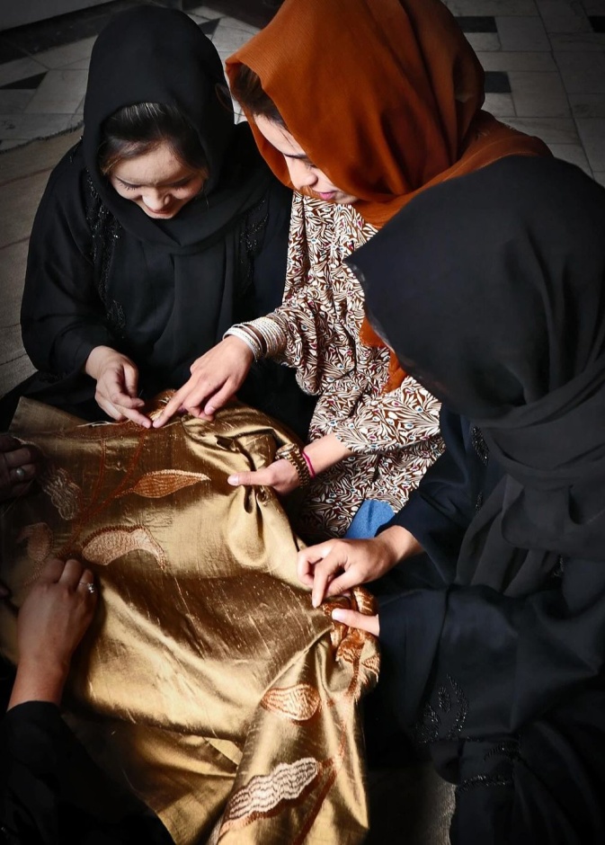 تعاون Atelier Jolie x Zarif: تلاقي الإبداع والفن واحتفال بجمال وثقافة أفغانستان