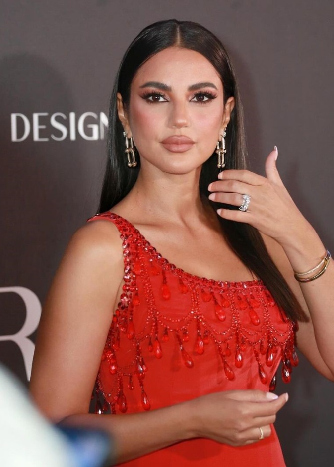 مكياج وتسريحات شعر النجمات ي فعاليات "أسبوع دبي للموضة 2024"..استلهموا منهن