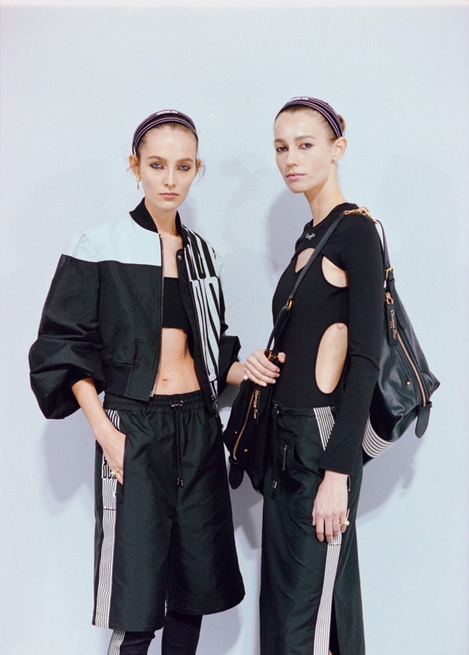 صور حصرية لـ"هي" من كواليس عرض أزياء Dior لربيع وصيف 2025