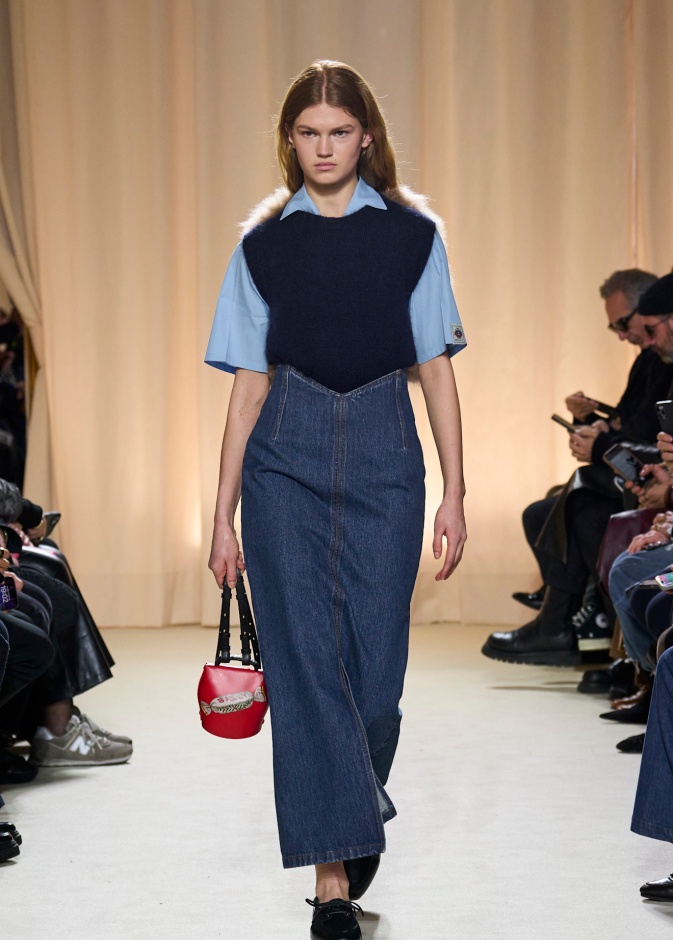 تألقي بأجمل موديلات تنانير طويلة في خريف وشتاء 2024 من Bally 