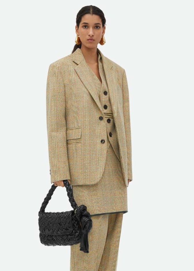 دليل إطلالات العمل... كيف تختارين الأزياء والأحذية والحقائب والمجوهرات المناسبة 