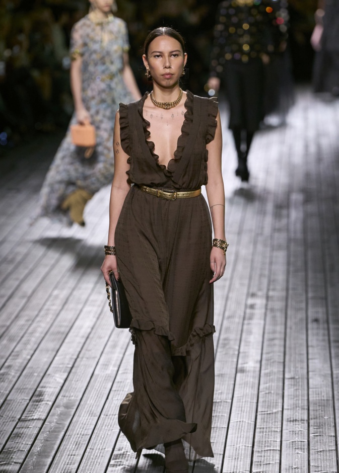 إطلالة من CHANEL