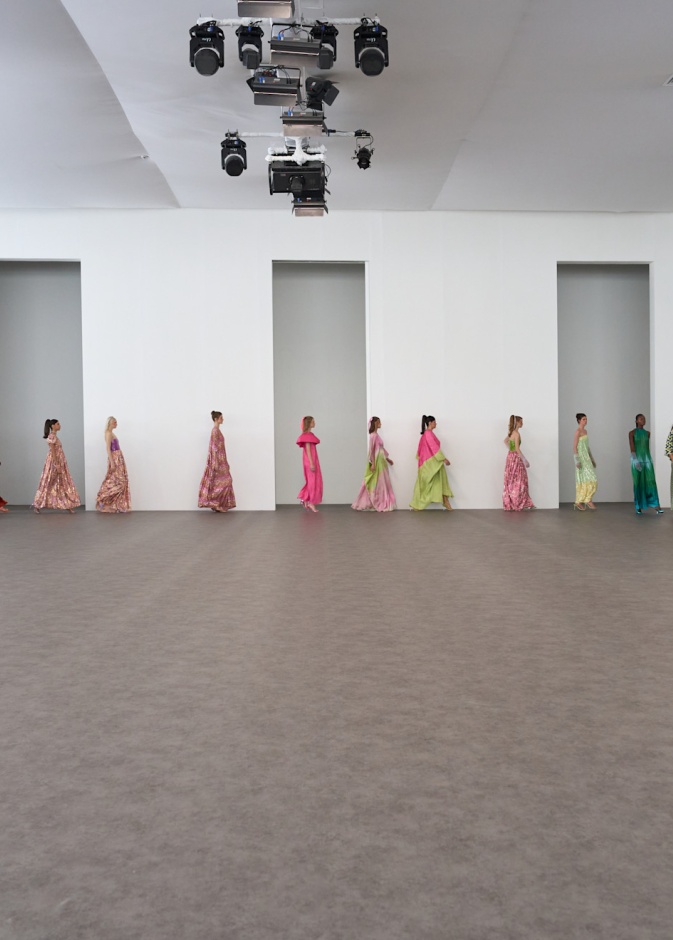 أسبوع الموضة في دبي لموسم ربيع وصيف 2025