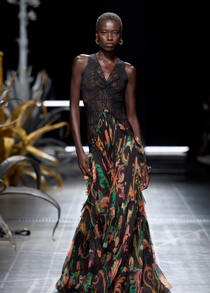 مجموعة Etro لربيع وصيف 2025