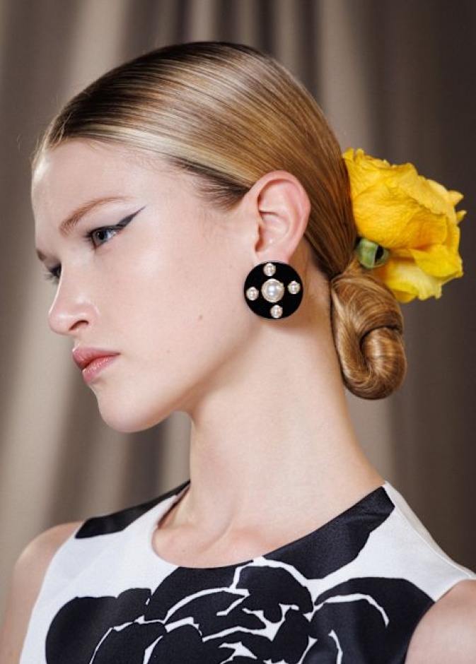 تسريحات شعر متنوعة من عروض نيويورك للموضة