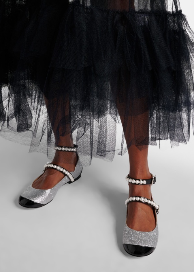 صيحات الأحذية لخريف 2024: من الكعب الصغير إلى تصاميم الكاحل الأنيقة