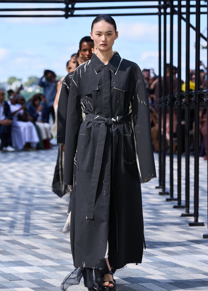 مجموعة Jason Wu لربيع 2025... دمج لفن الخط والتصميم المعاصر