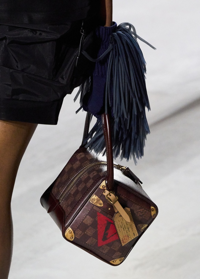 موديلات حقائب يد مربعة تسرق الأنظار بأناقتها