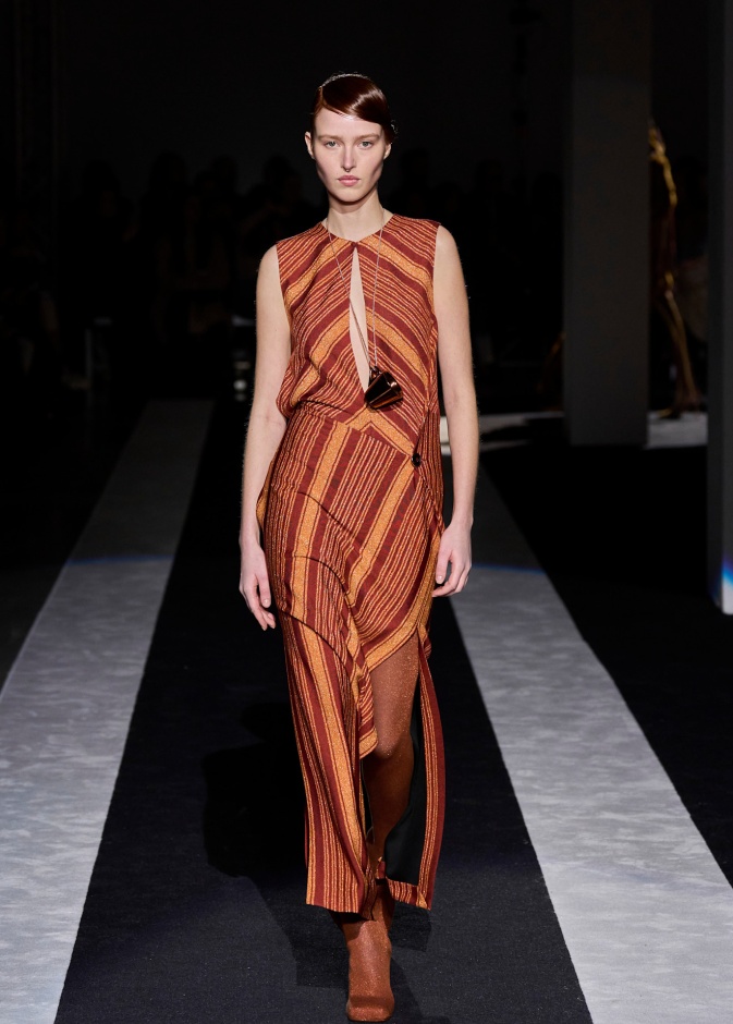 فستان طويل بشق جانبي من Missoni 