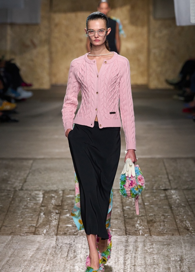 مجموعة Moschino لربيع وصيف 2025