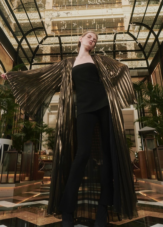 موديلات العبايات البليسيه التي لا غنى عنها في خزانتك هذا الخريف