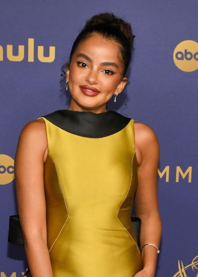 خاص "هي": إطلالة أجواء الجودي بتوقيع إيمان العجلان.. بصمة سعودية في جوائز إيمي 2024 