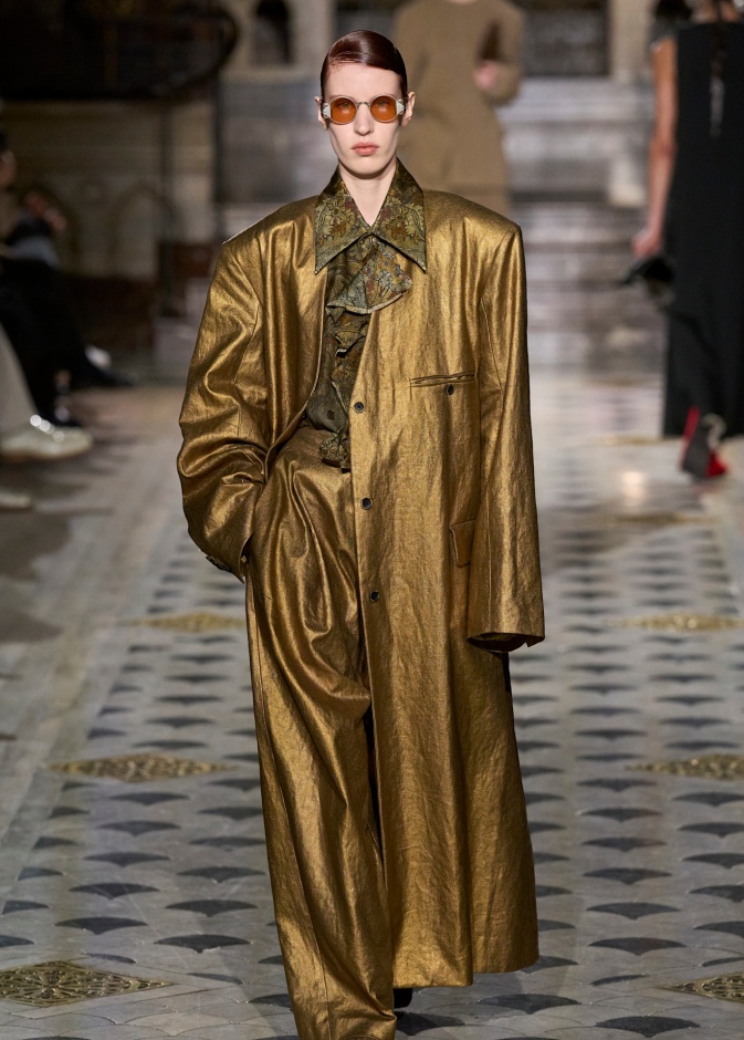 إطلالة من Uma Wang