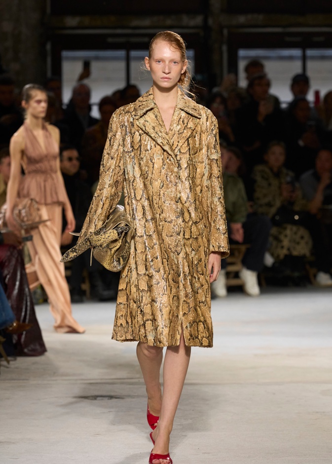 مجموعة Dries Van Noten لربيع وصيف 2025