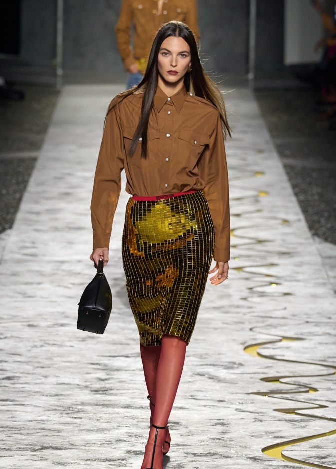 مجموعة Versace لربيع وصيف 2025