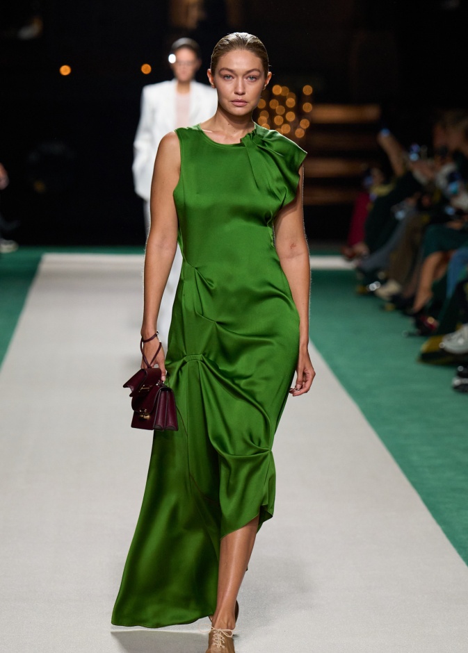 مجموعة Victoria Beckham لربيع وصيف 2025