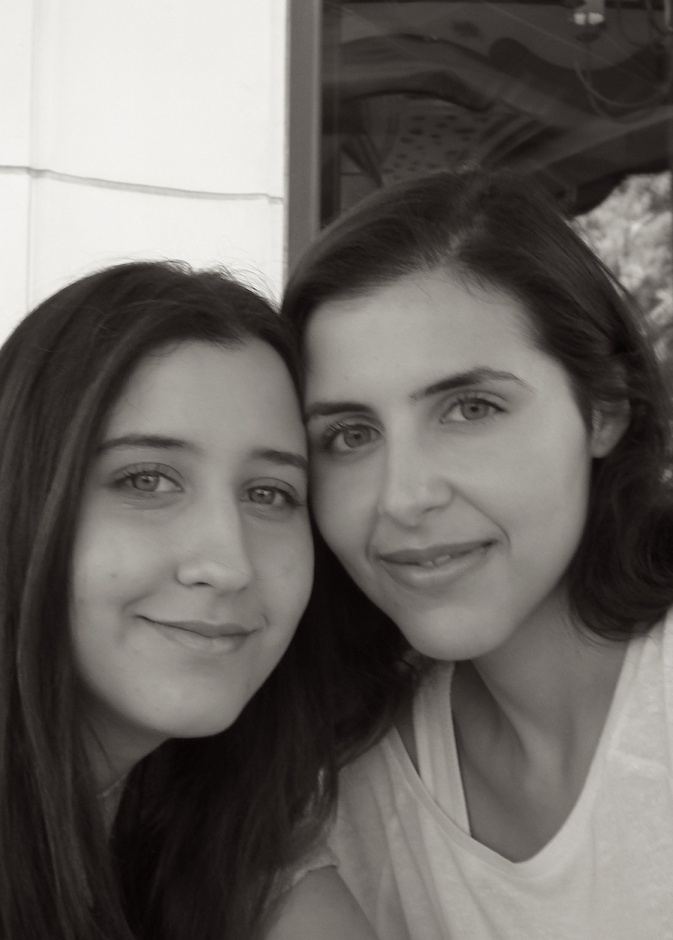 عصر الموضة الجديد: سهام وسارة البنعلي لـ"هي" سيكون عالم الأزياء في المملكة أكثر تنوعًا وشمولاً