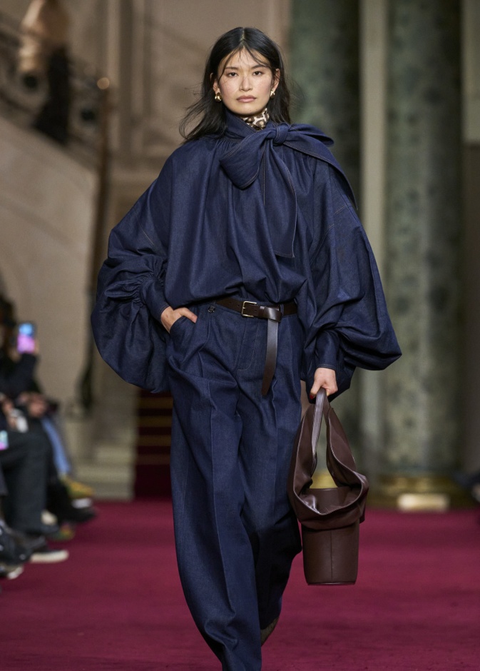 تنسيق البناطيل الواسعة من Zimmermann 