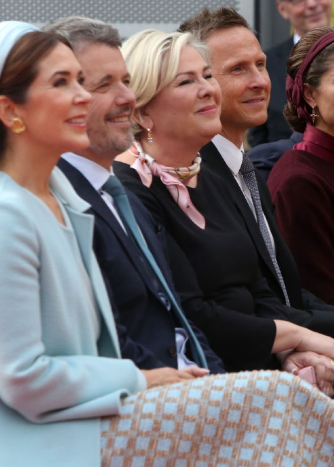 اجتماع ملكي أوروبي ثلاثي أنيق في برلين