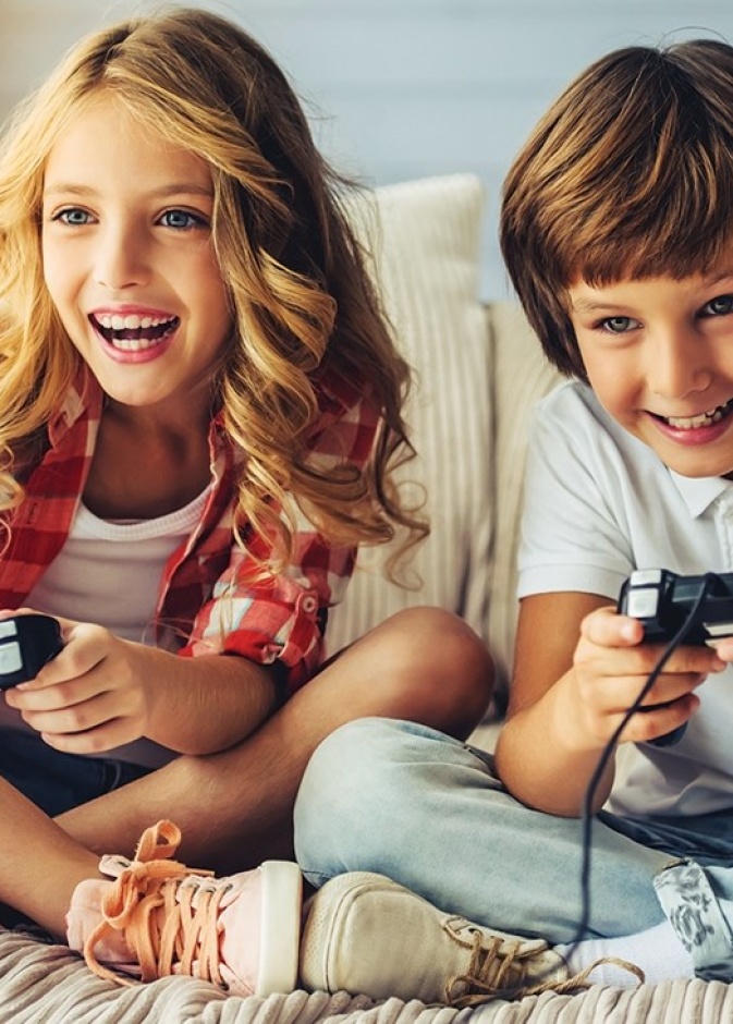 المدة الأمثل لاستخدام الشاشات للأطفال من الأمور المهمة التي يجب على الآباء الالتزام بها لحماية أطفالهم