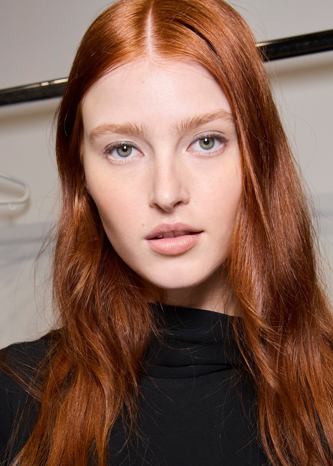 التجدّد بصبغات الشعر الأحمر في الخريف