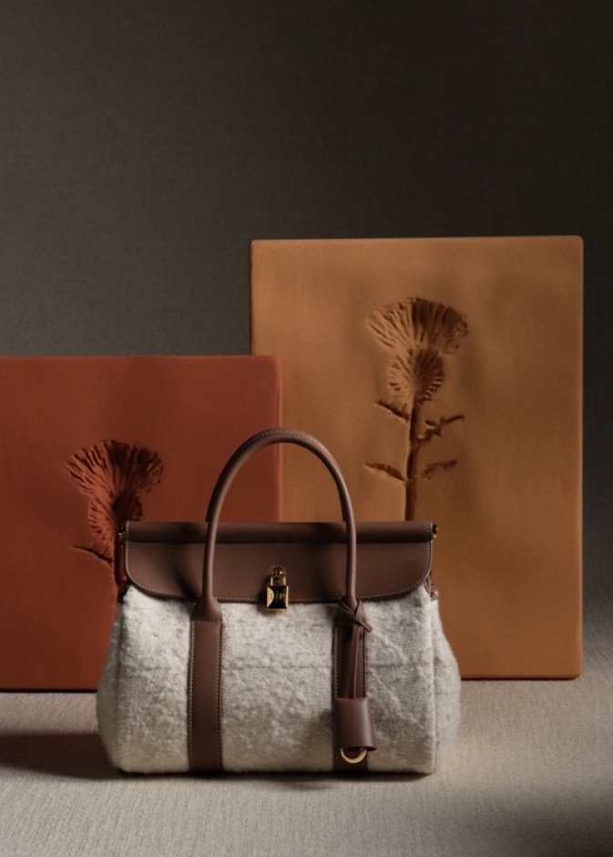 حقيبتا Loom وExtra: رموز الأناقة والحرفية من "لورو بيانا"