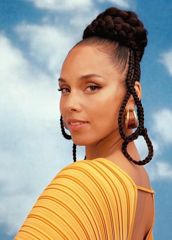 اليشا كيز تشعر بضغط مستمر للظهور بمظهر مثالي خالٍ من العيوب