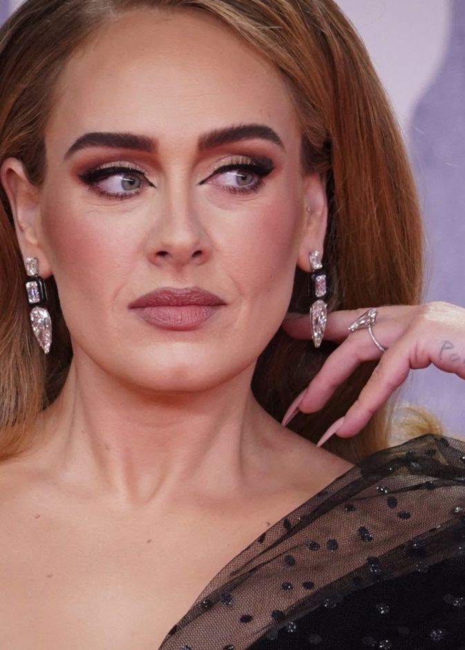  بشرة متوهجة مثل أديل؟ هذه أسرار جمالها بخطوات بسيطة