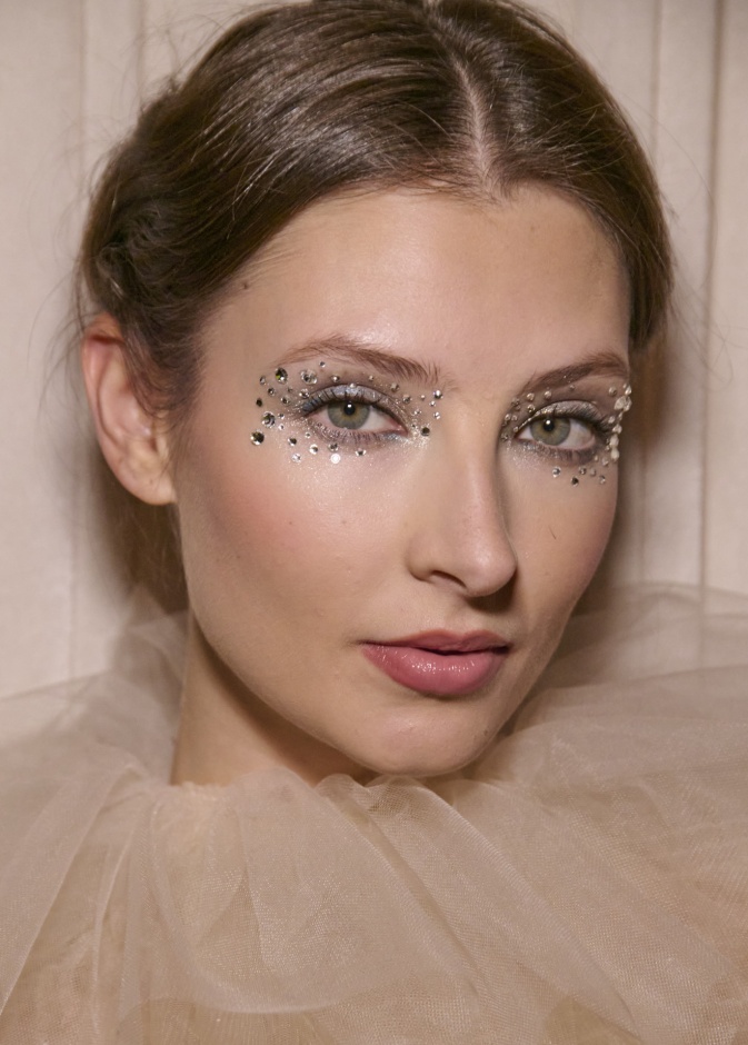 رسمات الظلال الفضية مع حبيبات الستراس من دار Nardos