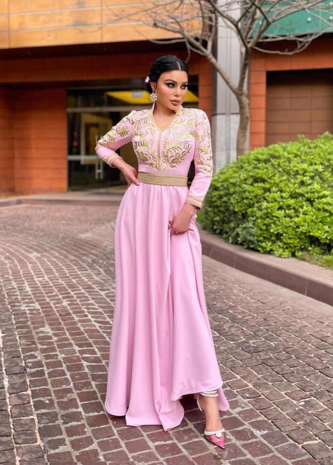 فساتين سهرة باللون الوردي تناسب كل الأذواق وتعزز دعمك لحملات التوعية بسرطان الثدي