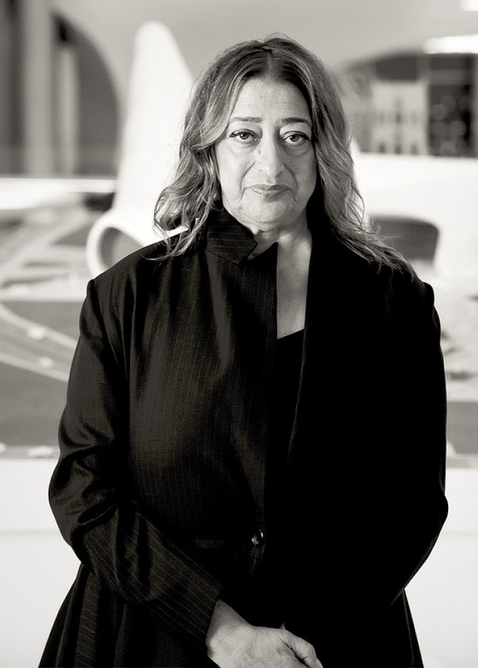 زها حديد: من بغداد إلى العالم.. رحلة معمارية استثنائية