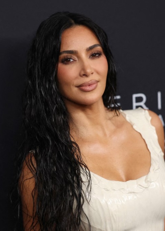 إطلالات كيم كارداشيان الجمالية بلمسات من الجرأة