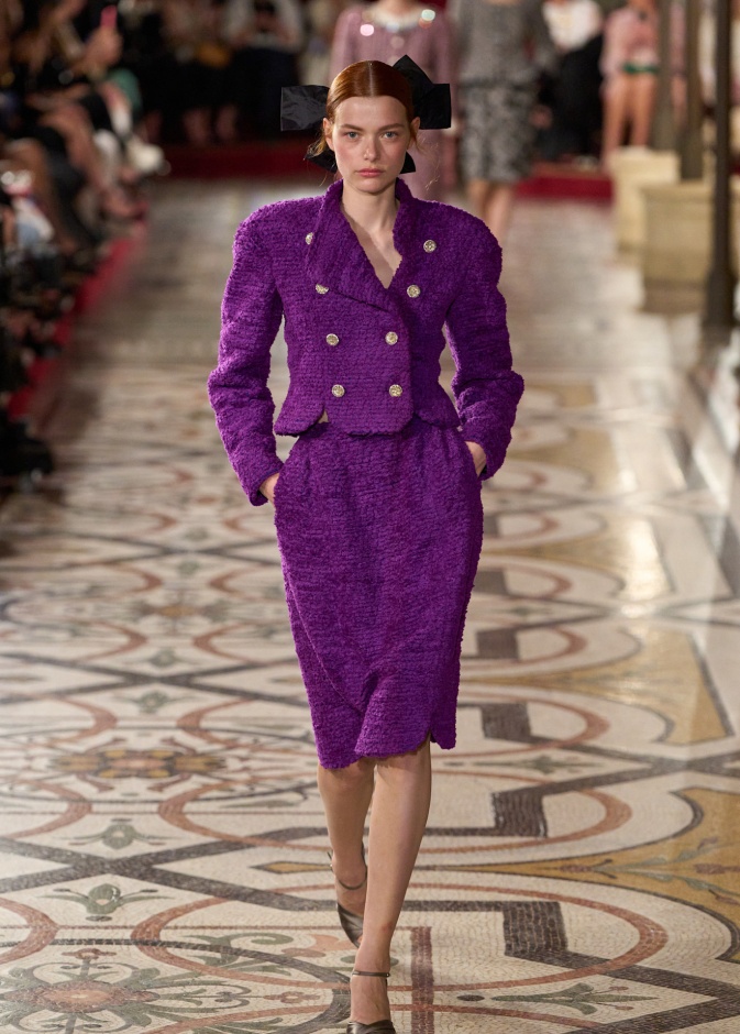 اللون البنفسجي الداكن بأسلوب لم يسبق له مثيل في الخريف