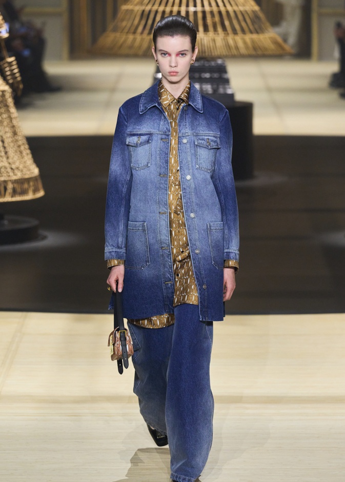 الجينز الواسع من Christian Dior 