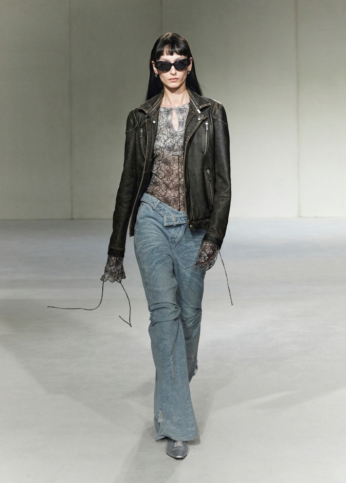 تنسيق جاكيت الجلد مع الجينز Cplus Series