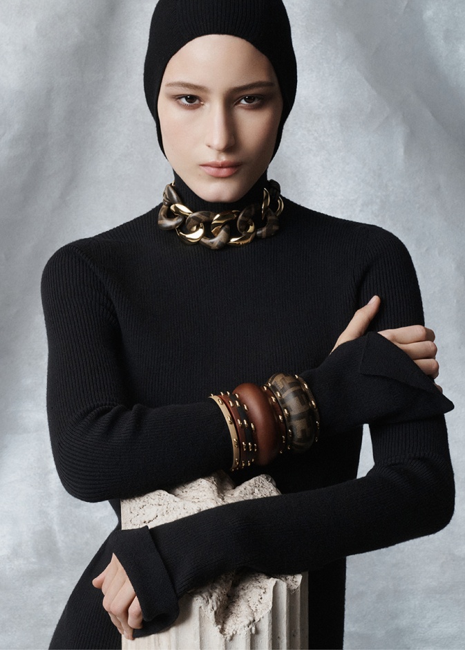 جلسة تصويرية خاصة بدار Fendi بعنوان Utilitarian Elegance The Art of