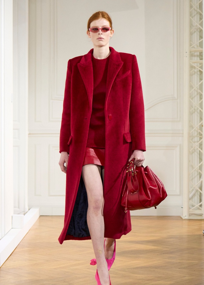 إطلالة كاملة باللون الأحمر من Givenchy 