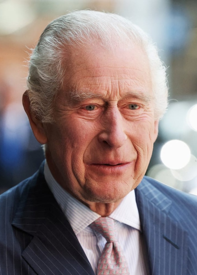 الملك تشارلز يغادر بريطانيا بدون الملكة لبدء جولته الملكية في أستراليا