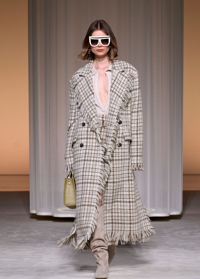 معاطف الكارو صيحة مستمرة لا غنى عنها في إطلالاتك