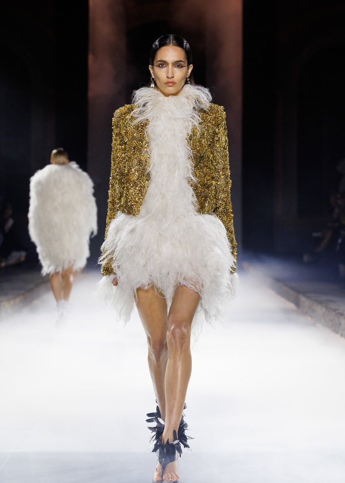 مجموعة Alexander McQueen لربيع وصيف 2024-2025