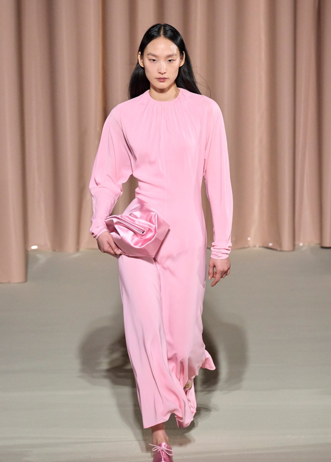 إطلالة باللون الزهري من Philosophy