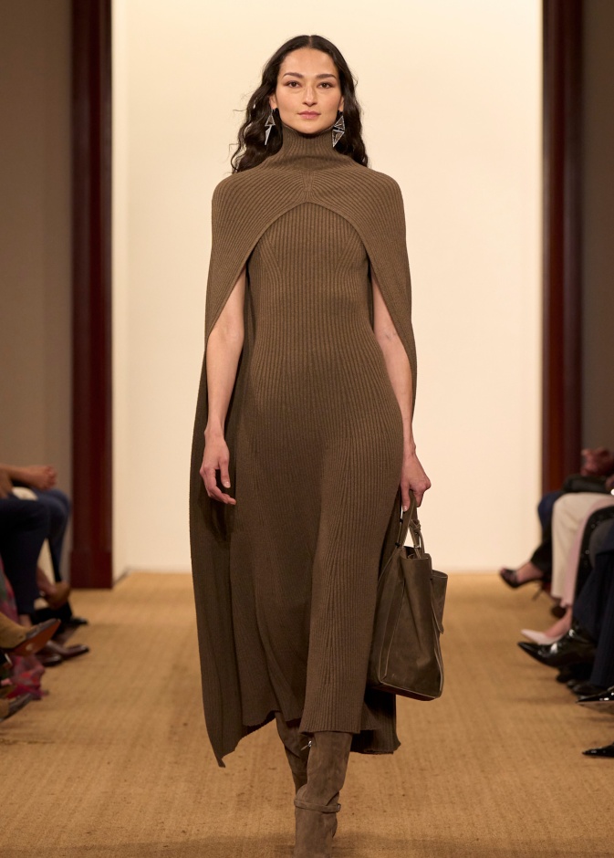 الدفء من دون التضحية بالأنوثة … معادلة الشتاء المثالية حققتها فساتين الصوف 