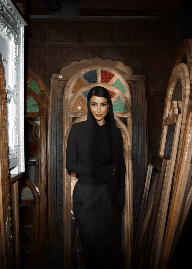 خاص لـ"هي": عذاري صالح تُبرز الهوية الثقافية بعبايات العلامة السعودية SHiLALEK