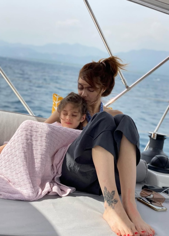 مشاهير أتراك اكتفوا بإنجاب طفل واحد