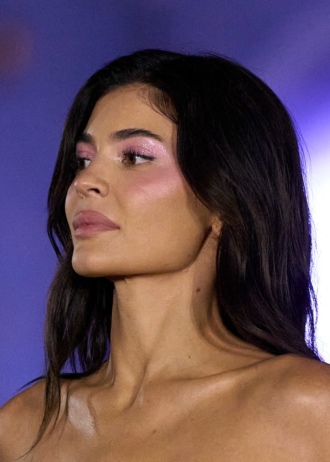 تقنيات تجميلية للتخلص من الذقن المزدوج