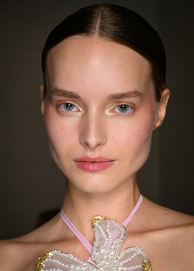 تعرفي على فوائد زيت الرمان للوجه لاستعادة نضارة بشرتكِ سريعًا بأقل التكاليف وأفضل النتائج