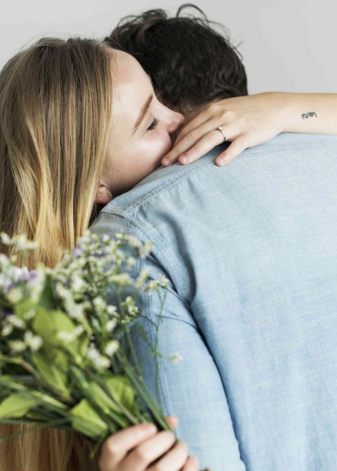 كيف يعترف كل برج بحبه؟