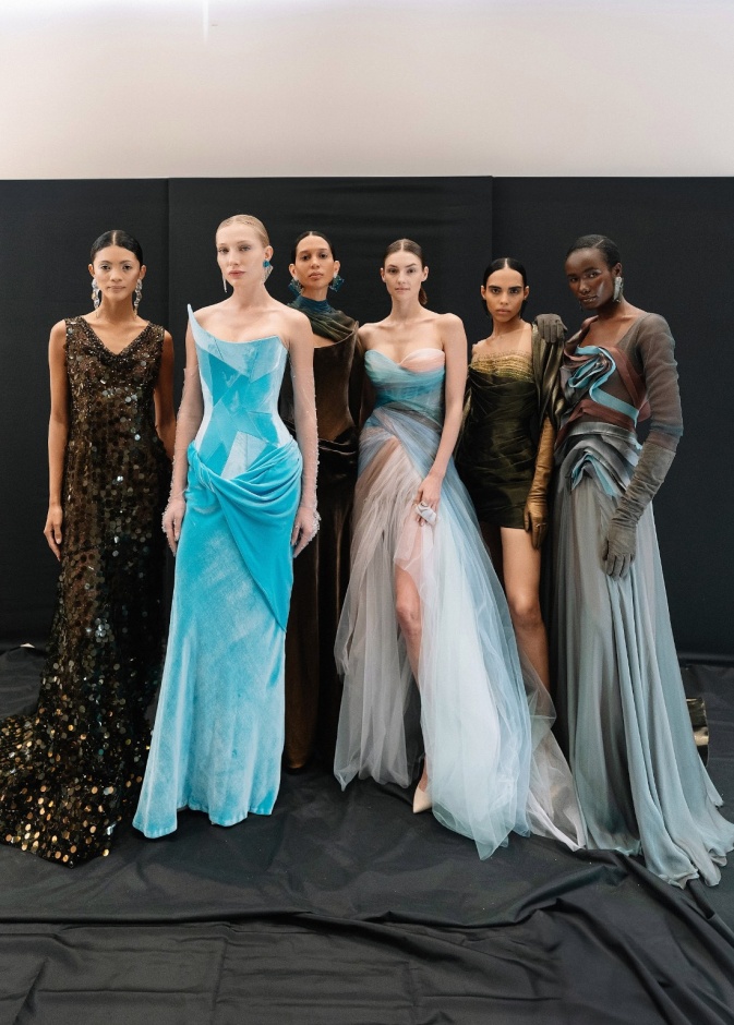 مجموعة "فالنتين يوداشكين" للأزياء الراقية لعام 2025 تُبرز جماليات سانت بطرسبرغ وتركّز على الرسومات الهندسية