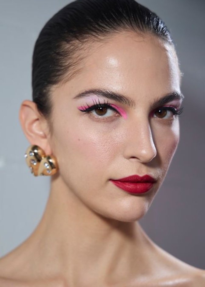 اجدد مستحضرات تجميل تعزز من جمالك وثقتك بنفسك في الشتاء