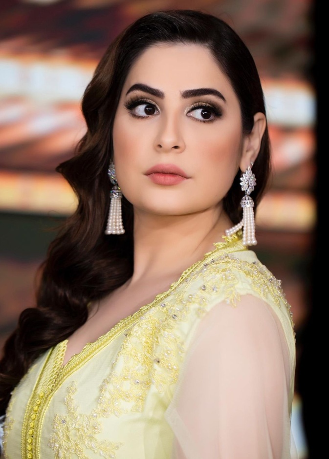 الاعلامية الاماراتية رؤى الصبان